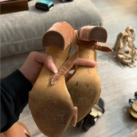 Ivanka Trump Dusty Pink Velvet Chunky Heels - Picture 4 of 5